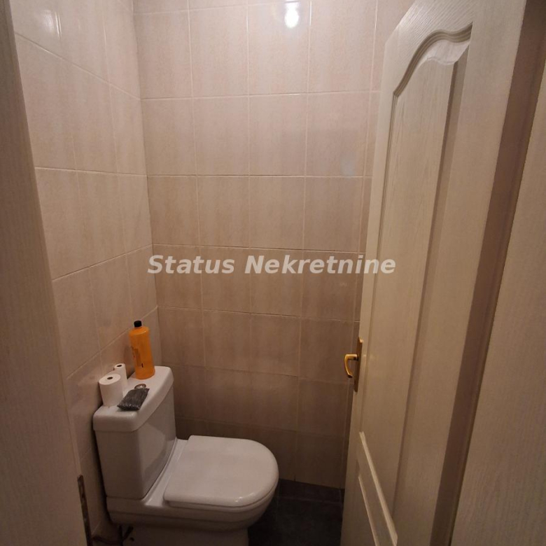 Lokal Izdavanje Novi Sad  75 m2