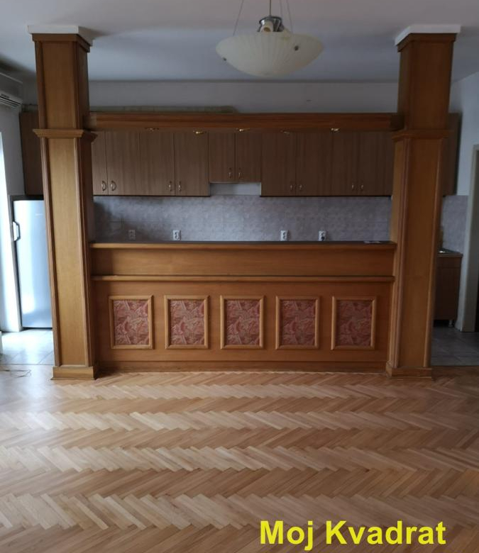 Kuća Izdavanje Beograd Lekino Brdo 260 m2