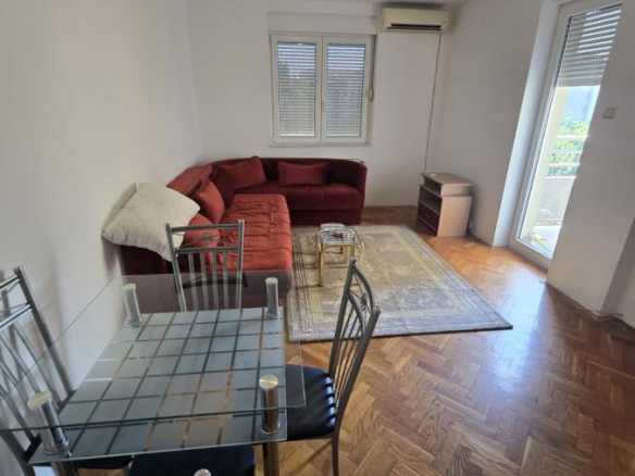 Stan Izdavanje Novi Sad Nova Detelinara 35 m2