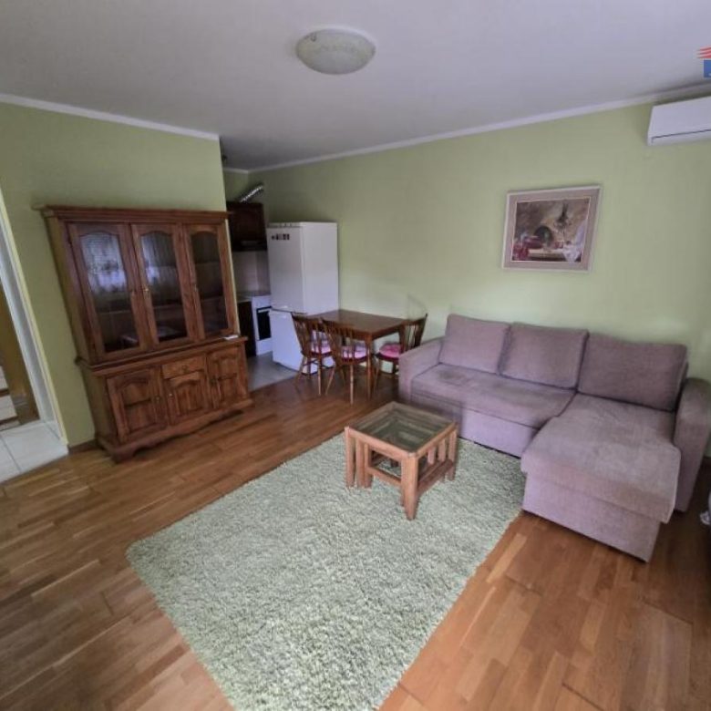 Stan Izdavanje Novi Sad  42 m2