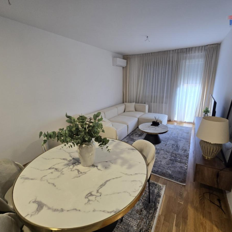 Stan Izdavanje Novi Sad  56 m2