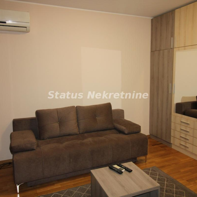 Stan Izdavanje Novi Sad  24 m2