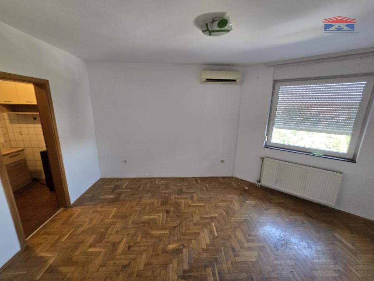 Stan Izdavanje Novi Sad Železnička Stanica 41 m2