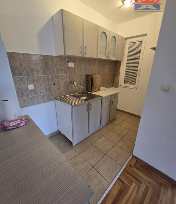 Lokal Izdavanje Novi Sad  65 m2