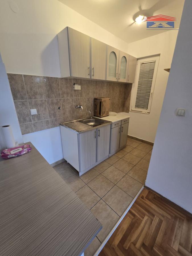 Lokal Izdavanje Novi Sad  65 m2