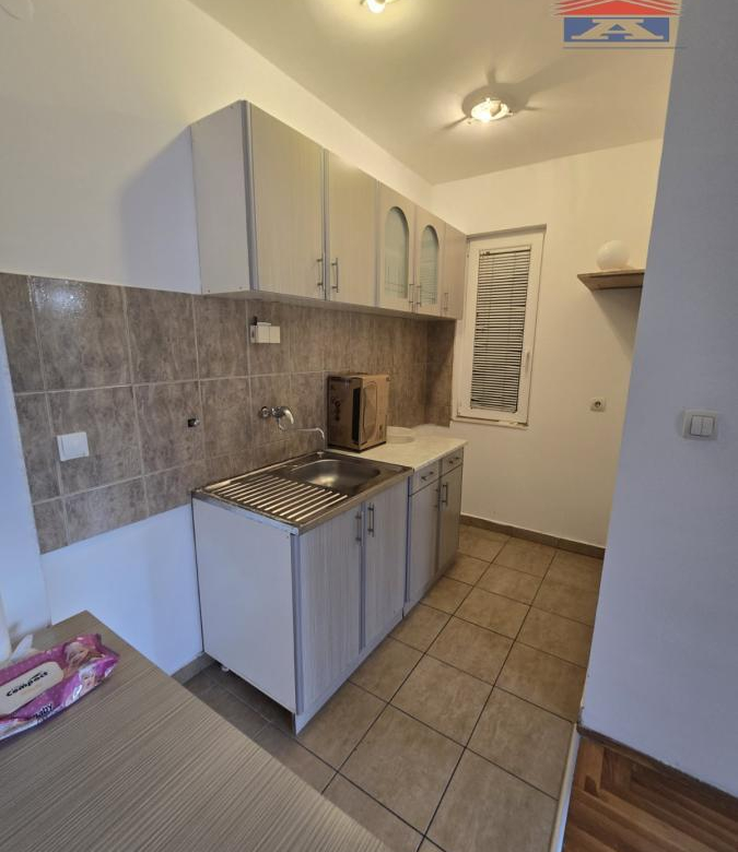 Lokal Izdavanje Novi Sad  65 m2