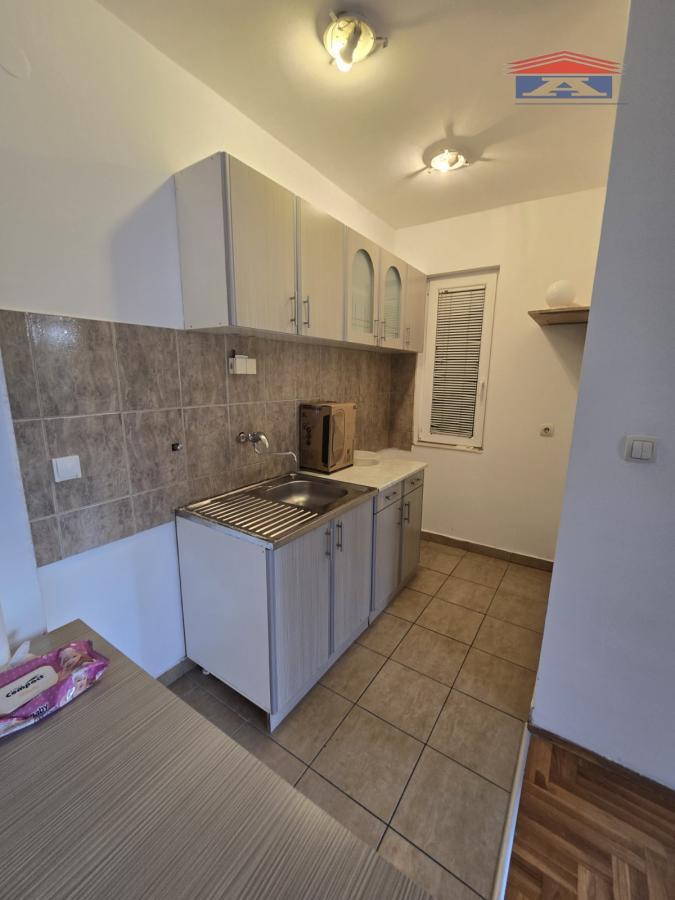 Lokal Izdavanje Novi Sad  65 m2