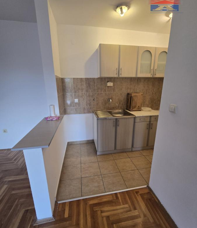 Lokal Izdavanje Novi Sad  65 m2