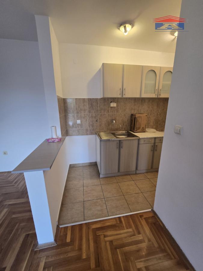 Lokal Izdavanje Novi Sad  65 m2