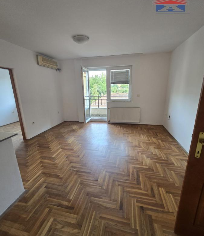 Lokal Izdavanje Novi Sad  65 m2