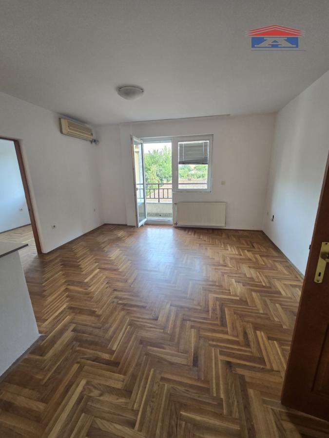 Lokal Izdavanje Novi Sad  65 m2