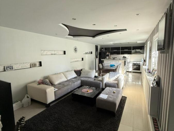 Kuća Izdavanje Novi Sad  130 m2
