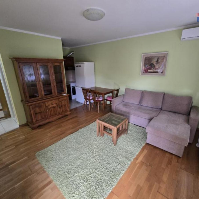 Stan Izdavanje Novi Sad  42 m2
