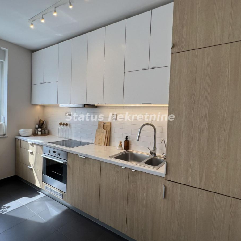 Stan Prodaja Novi Sad  102 m2