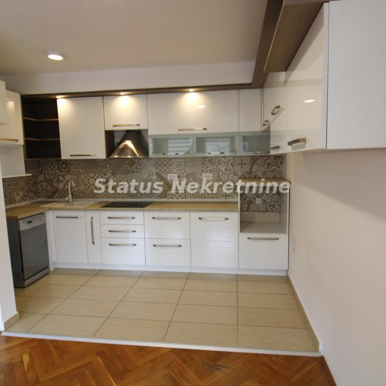 Stan Prodaja Novi Sad  83 m2