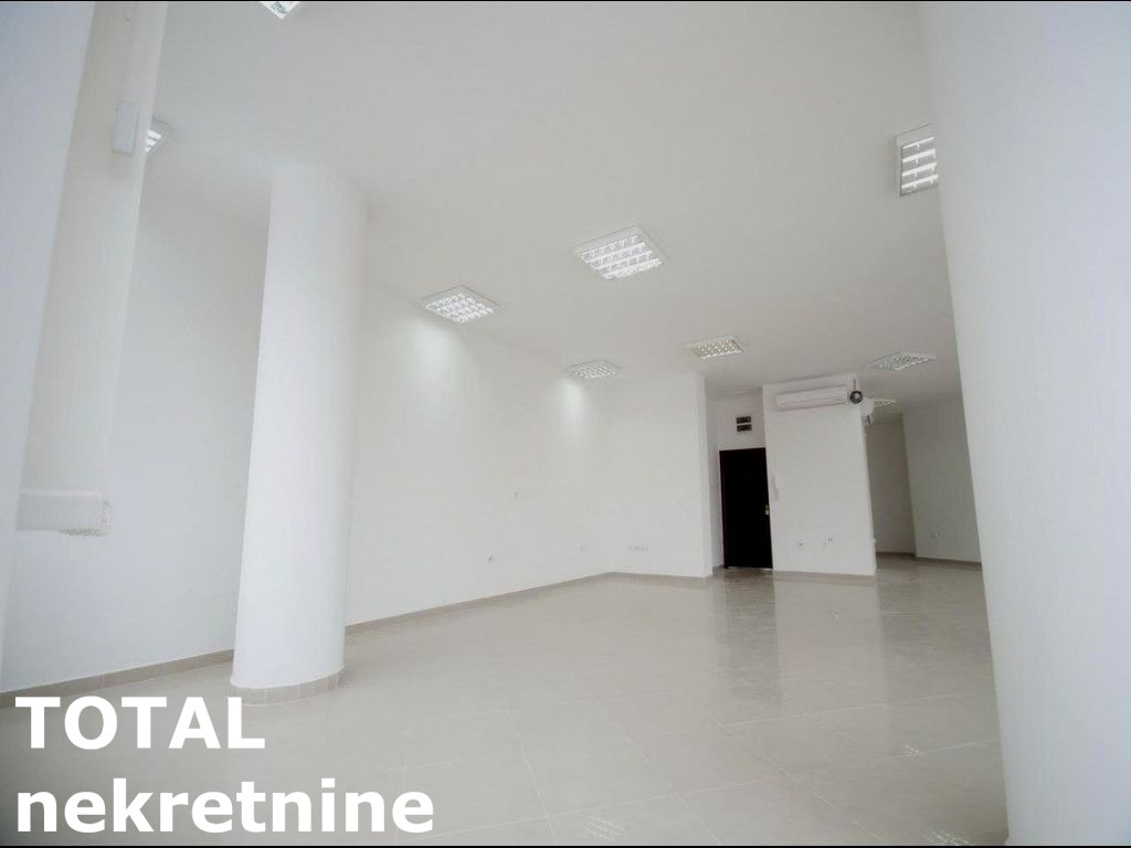 Lokal za izdavanje, Bulevar Oslobođenja, Novi Sad, 111m², 1.200 €/mes