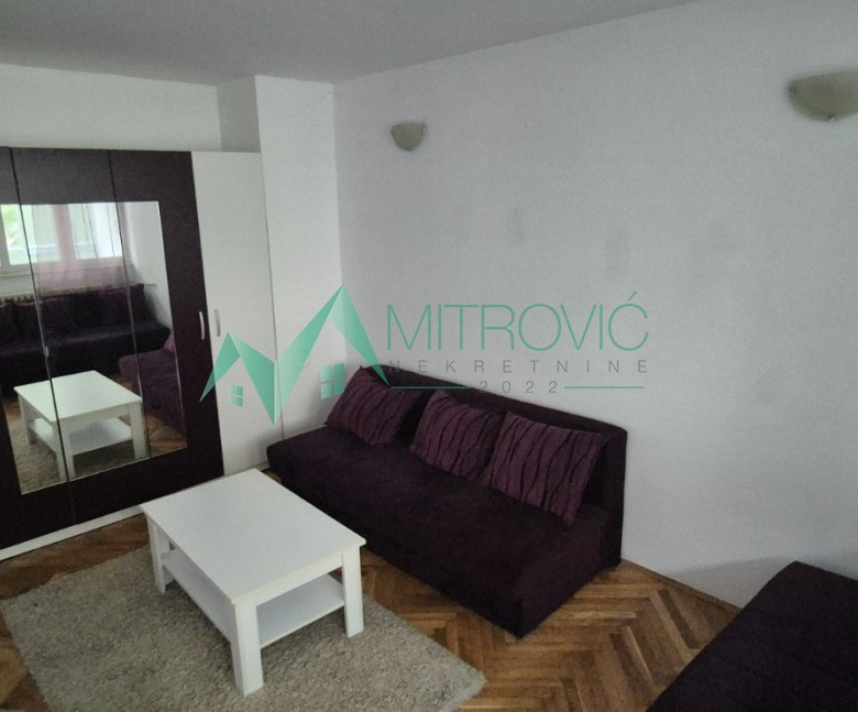 Dvosoban stan na prodaju, Bulevar Oslobođenja, Novi Sad, 56m², 400 €