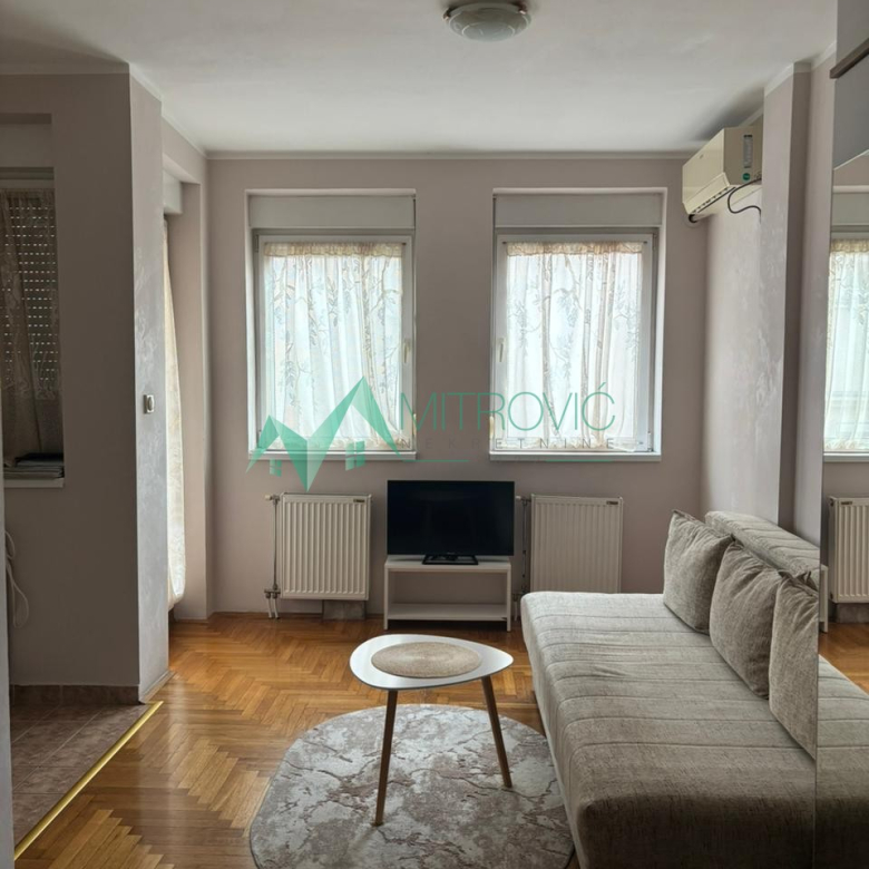 Garsonjera 30m2 – Podbara 300€ (ID:9102330).
