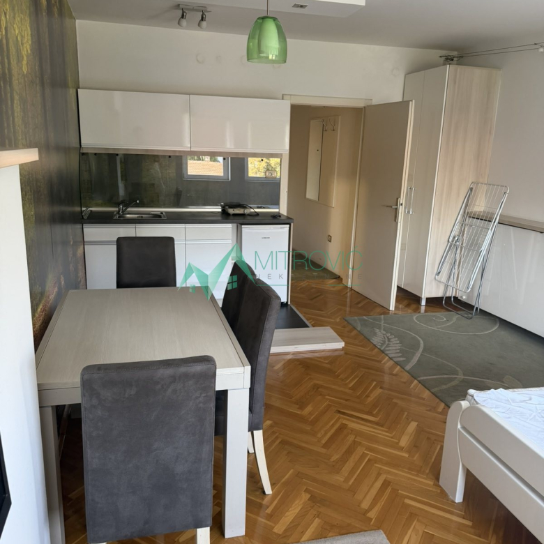 Stan Prodaja Novi Sad  28 m2