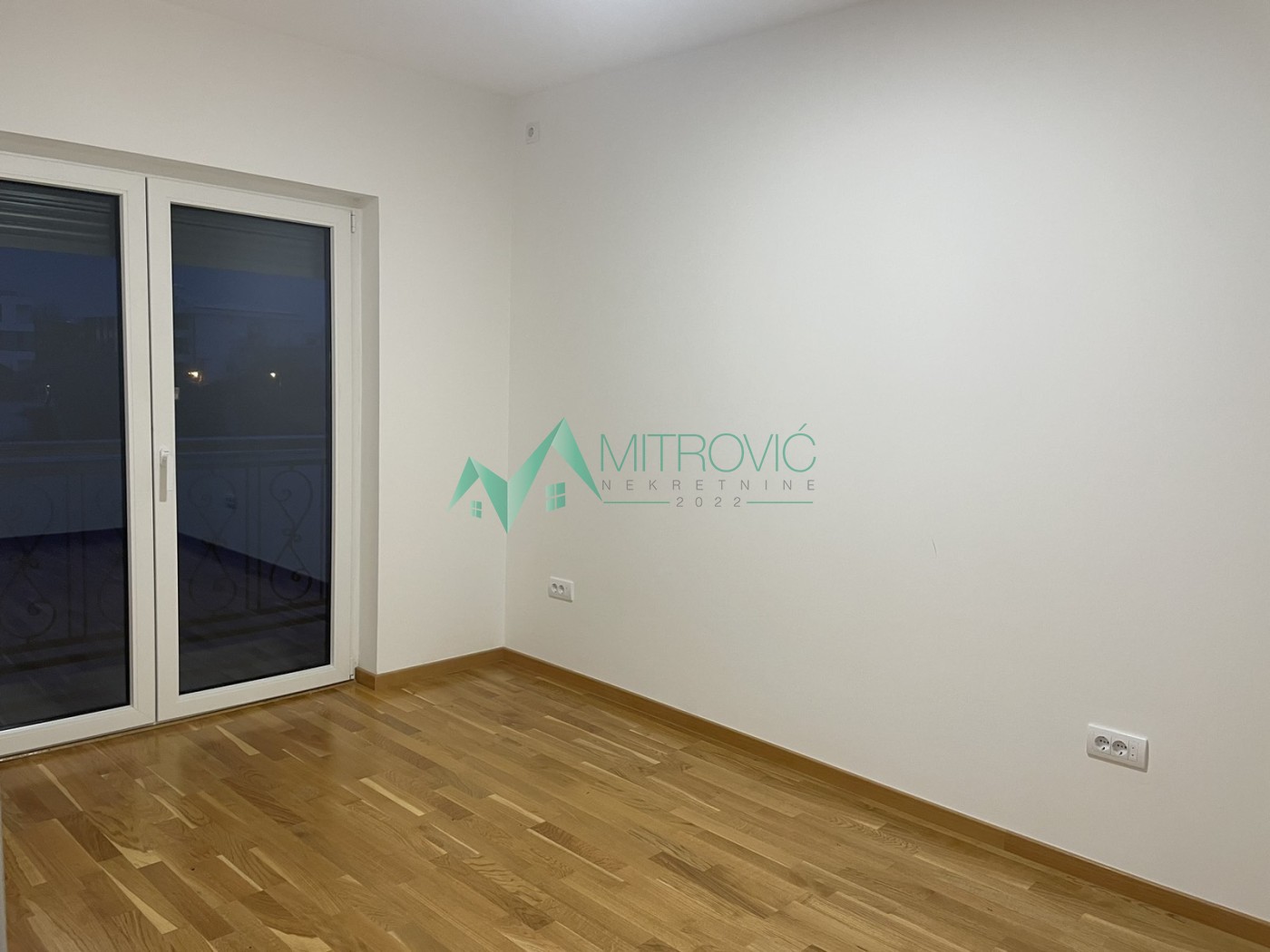 Trosoban stan na prodaju, Salajka, Novi Sad, 77m², 500 €