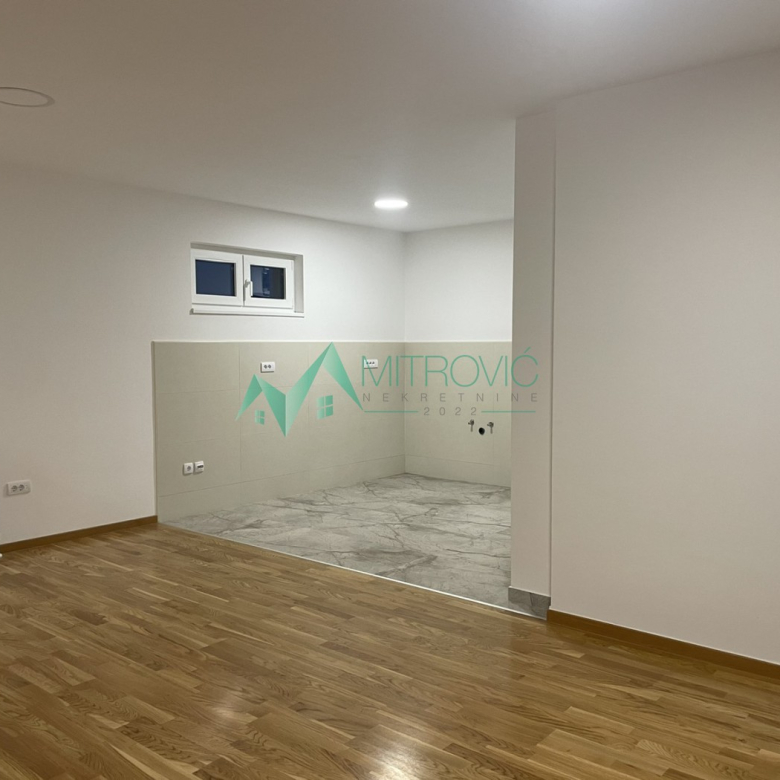 Stan Prodaja Novi Sad  77 m2