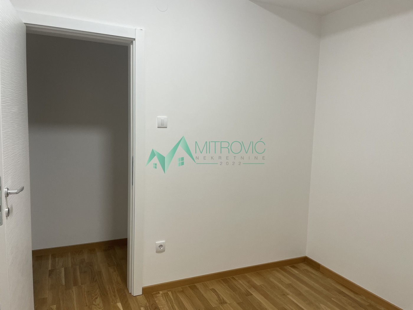 Trosoban stan na prodaju, Salajka, Novi Sad, 77m², 500 €