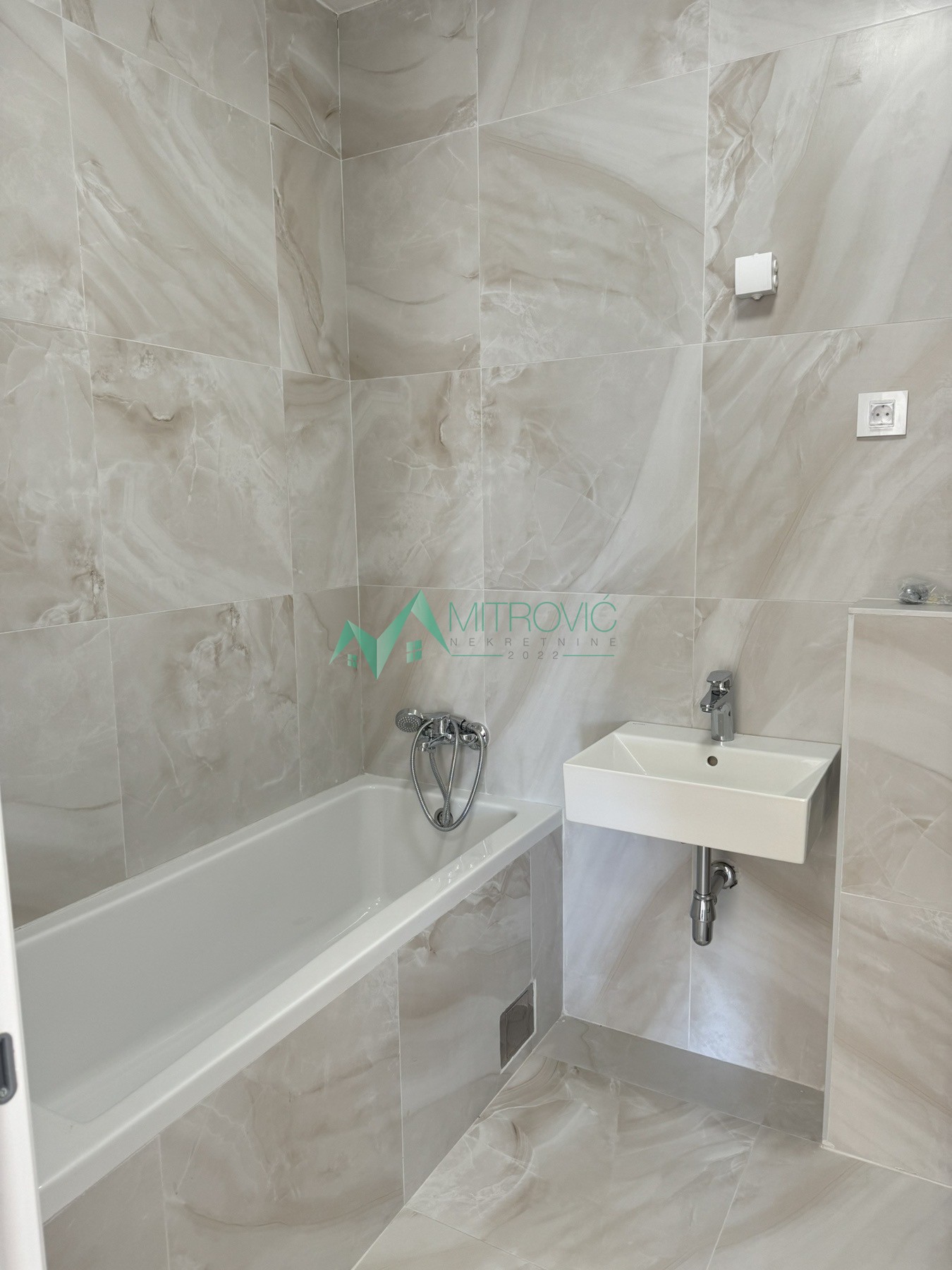 Lokal Prodaja Novi Sad  88 m2