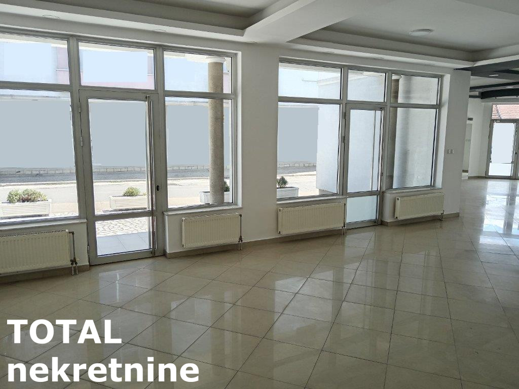 Lokal Prodaja Ruma  390 m2