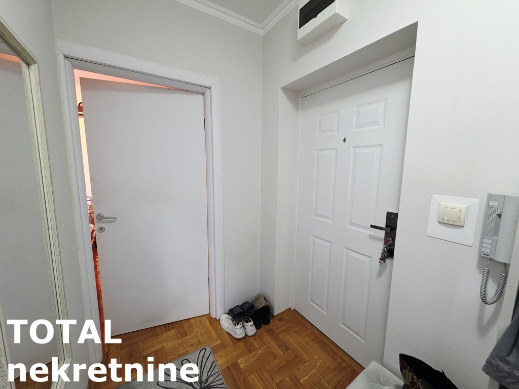 stanovi-1-5-re-centar-1102782-1mnbu Jednoiposoban stan na prodaju, Centar, Novi Sad, 44m², 4. sprat, 129.500 €