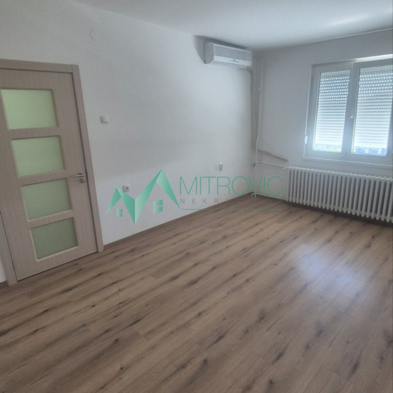 Novi Sad, Sajam – Renoviran dvosoban stan (šifra: 1004574).