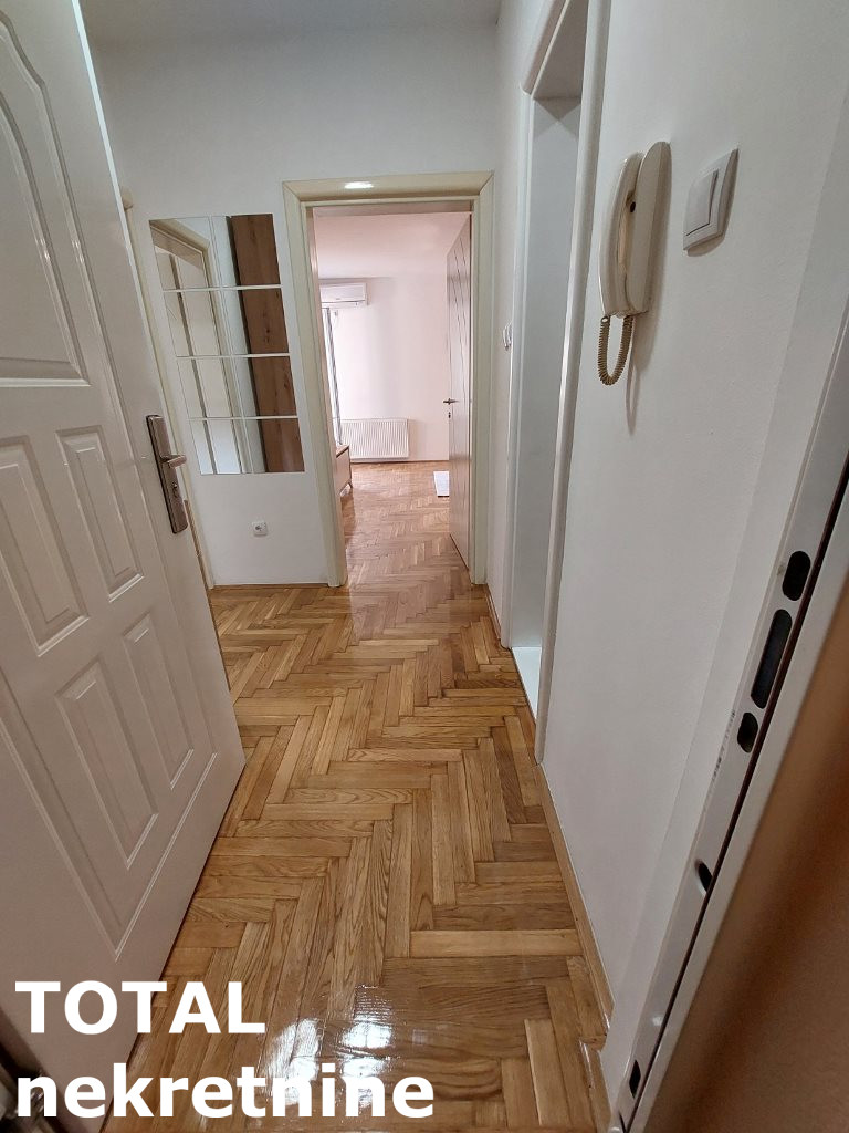 stanovi-1-5-re-sajam-1102974-nrowc Jednoiposoban stan na prodaju, Bulevar Oslobođenja, Novi Sad, 36m², 1. sprat, 126.000 €
