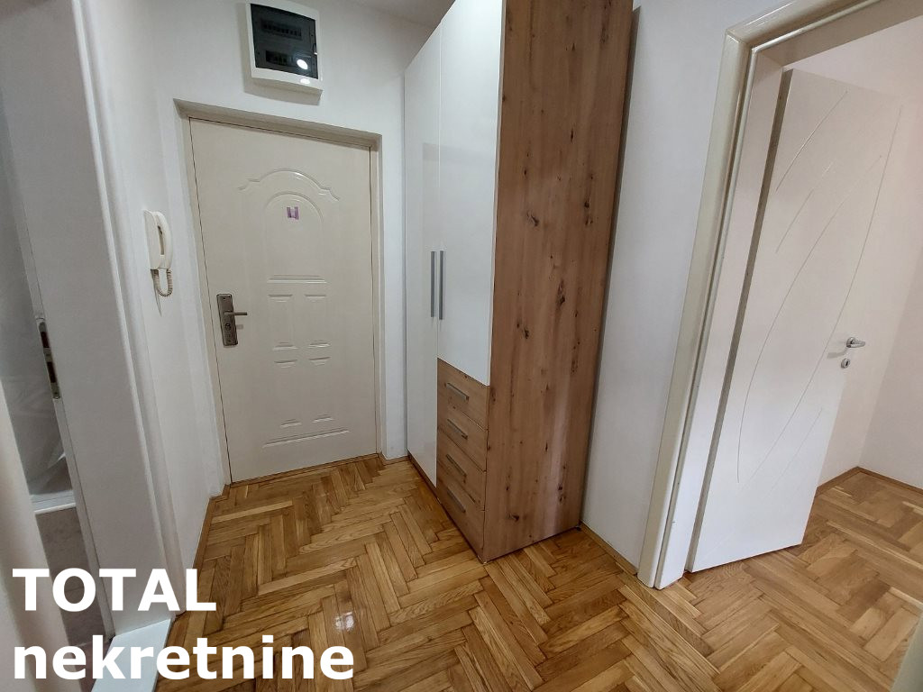 stanovi-1-5-re-sajam-1102974-xlozj Jednoiposoban stan na prodaju, Bulevar Oslobođenja, Novi Sad, 36m², 1. sprat, 126.000 €
