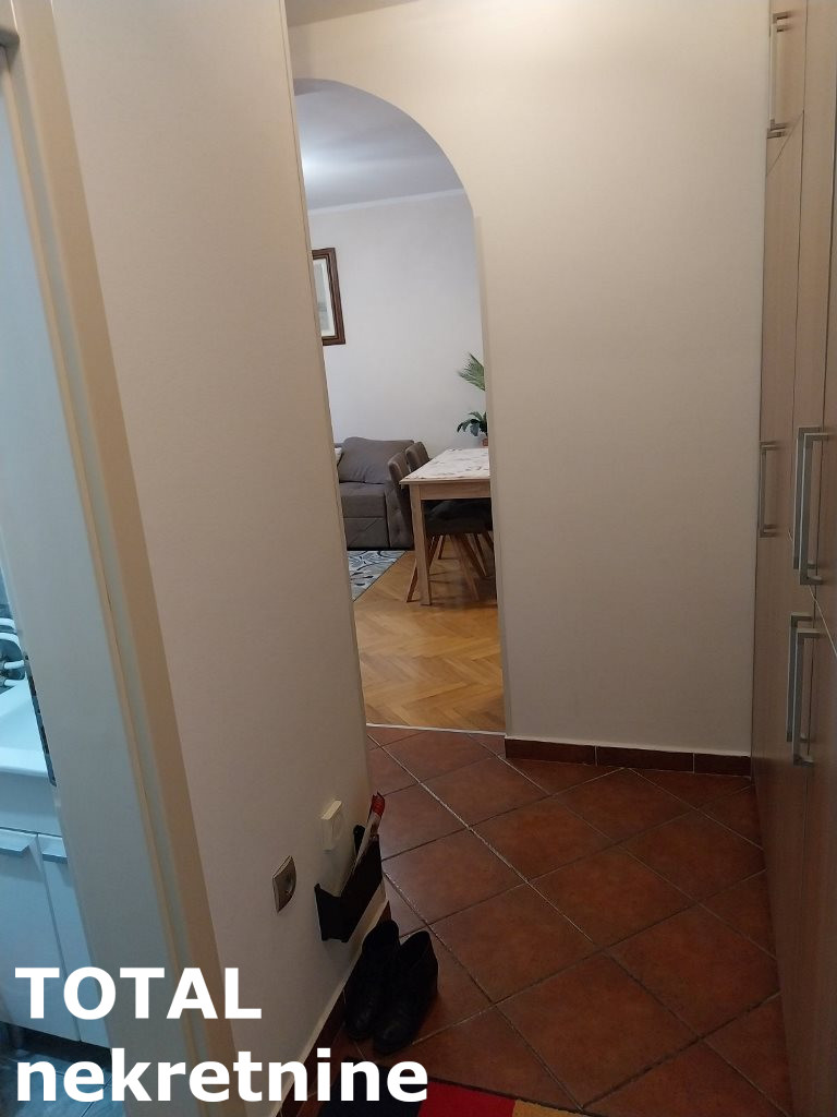 stanovi-2-re-cara-duSana-1065325-mynqo Dvosoban stan na prodaju, Cara Dušana, Novi Sad, 43m², 2. sprat, 142.000 €