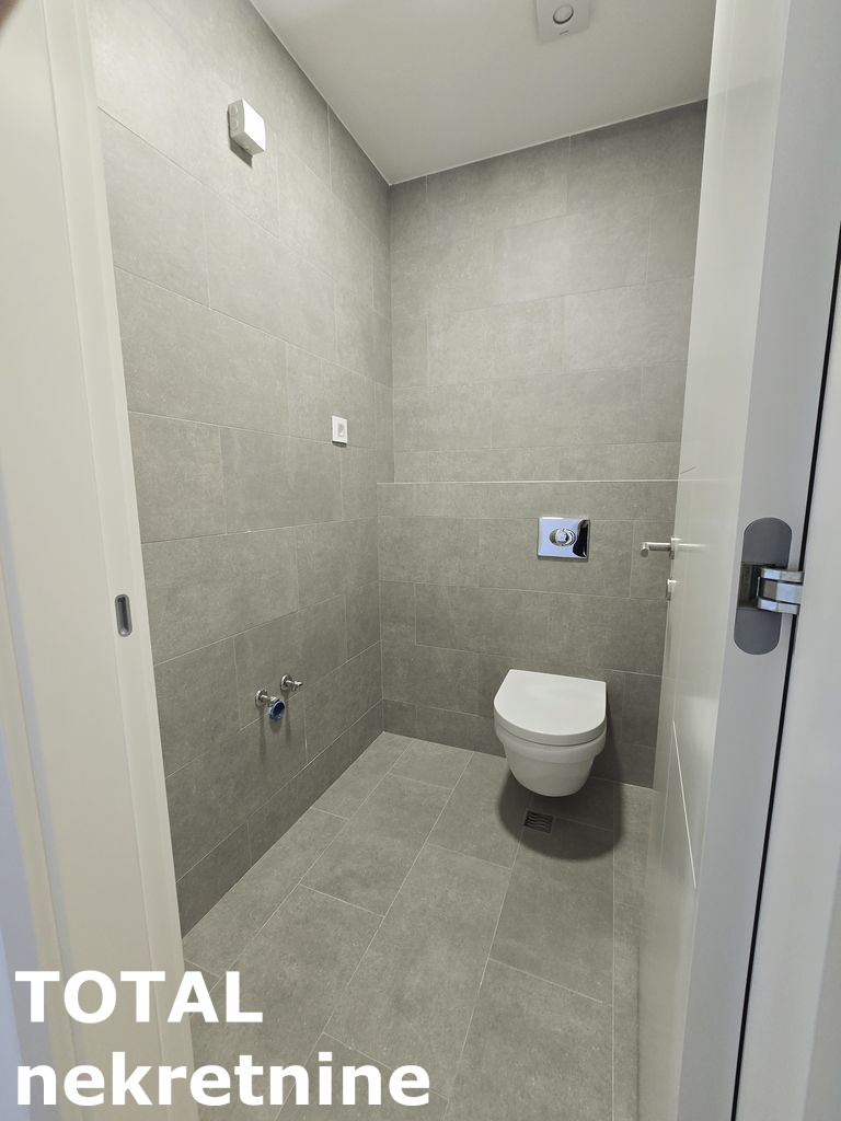 stanovi-3-5-re-centar-1100586-6cg0n Troiposoban stan na prodaju, Centar, Novi Sad, 86m², 1. sprat, 393.880 €