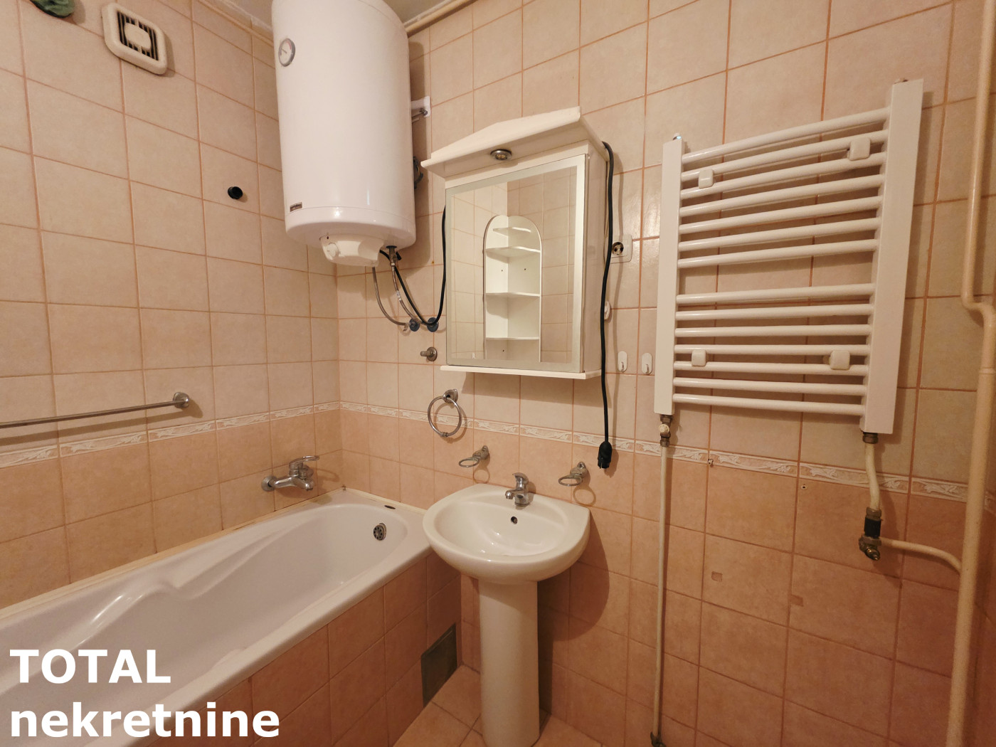 Trosoban stan na prodaju, Bistrica, Novi Sad, 69m², 3. sprat, 175.000 €