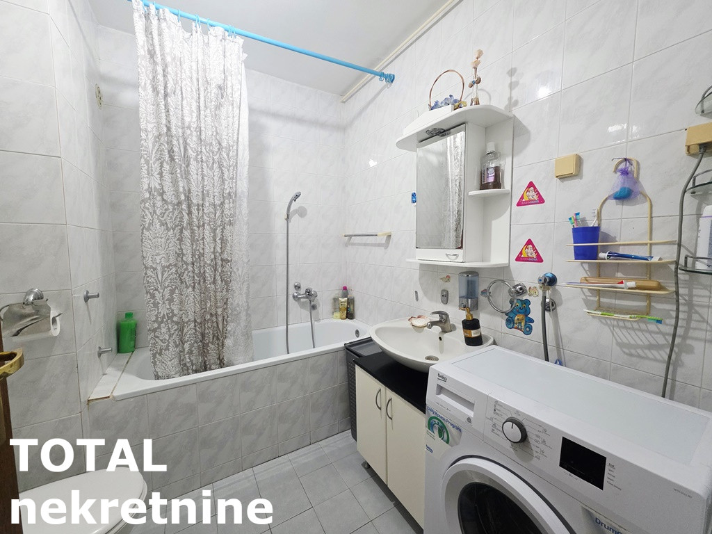 Trosoban stan na prodaju, Savina, Novi Sad, 79m², 170.000 €