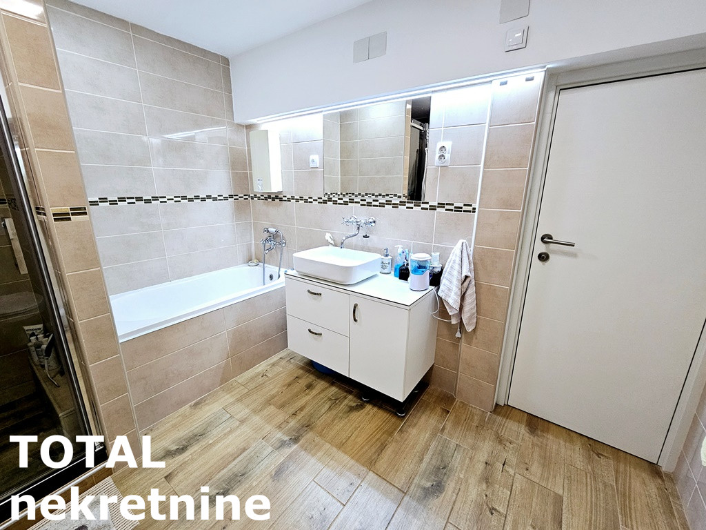 stanovi-3-po-centar-1101049-1dqab Trosoban stan na prodaju, Centar, Novi Sad, 95m², 3. sprat, 260.000 €