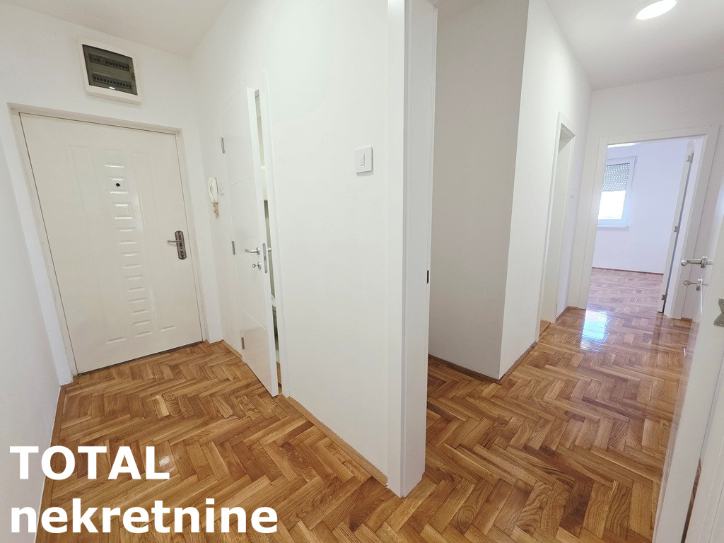Trosoban stan na prodaju, Bulevar Patrijarha Pavla, Novi Sad, 66m², 1. sprat, 171.600 €