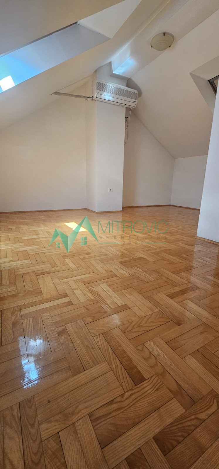 stanovi-3-re-grbavica-1004593-0nm4r Trosoban stan na prodaju, Grbavica, Novi Sad, 39m², 154.500 €