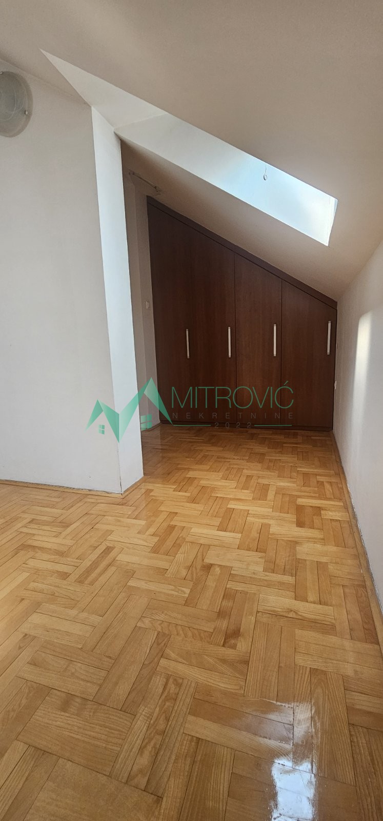 stanovi-3-re-grbavica-1004593-nv0mg Trosoban stan na prodaju, Grbavica, Novi Sad, 39m², 154.500 €
