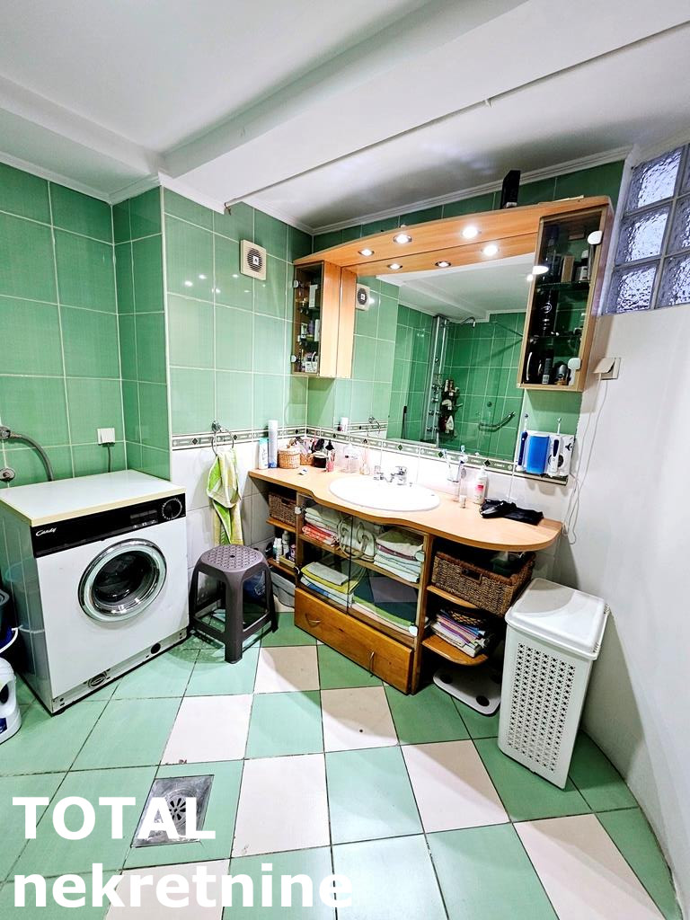 stanovi-4-dx-centar-1061358-1rldv Četvorosoban stan na prodaju, Centar, Novi Sad, 128m², 3. sprat, 250.000 €