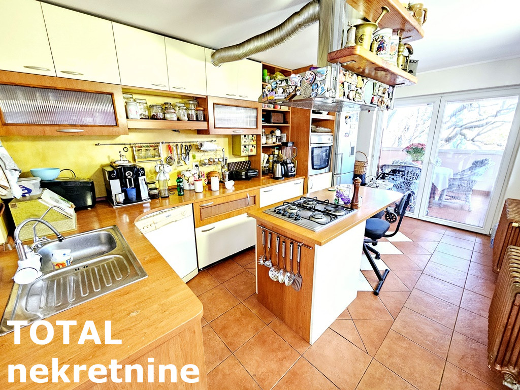 stanovi-4-dx-centar-1061358-bme2j Četvorosoban stan na prodaju, Centar, Novi Sad, 128m², 3. sprat, 250.000 €
