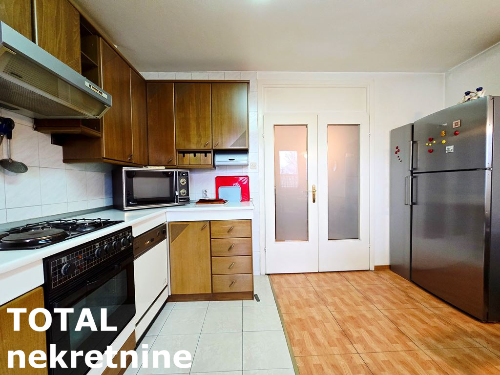 stanovi-4-dx-grbavica-1065451-d2wfk Četvorosoban stan na prodaju, Grbavica, Novi Sad, 141m², 4. sprat, 325.000 €