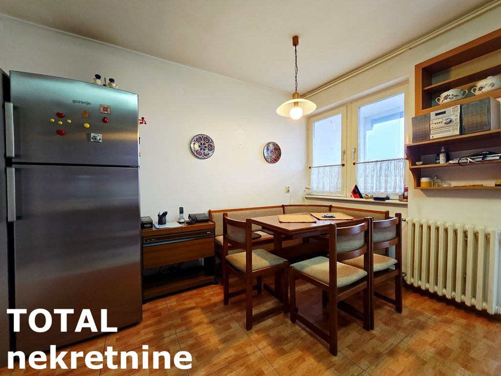 stanovi-4-dx-grbavica-1065451-kn3mb Četvorosoban stan na prodaju, Grbavica, Novi Sad, 141m², 4. sprat, 325.000 €