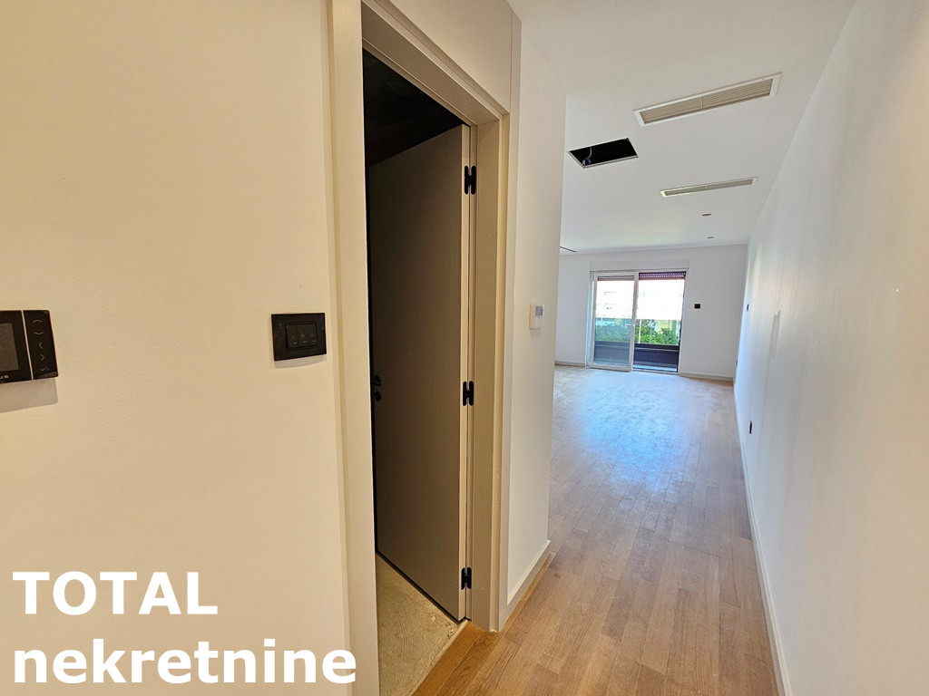 Petosoban stan na prodaju, Telep, Novi Sad, 194m², 2. sprat, 648.900 €