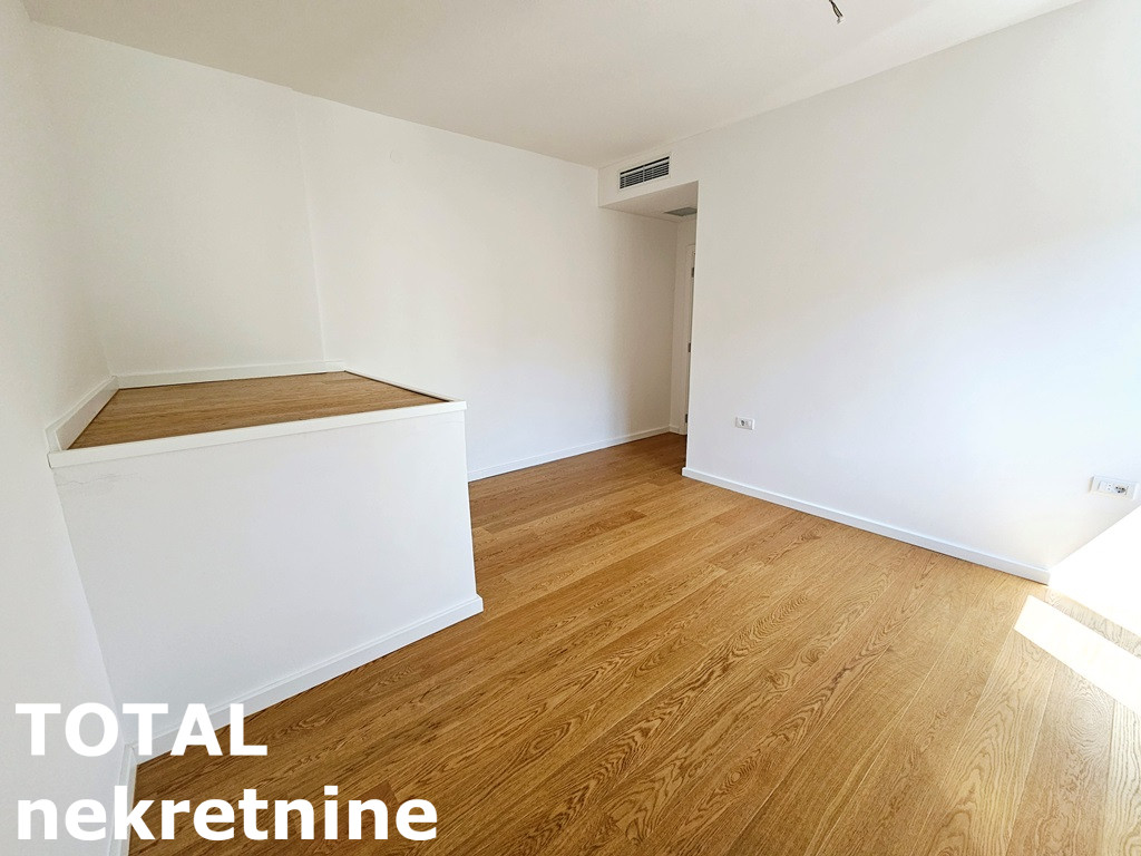 stanovi-4-po-bulevar-1098110-mce7m Četvorosoban stan na prodaju, Bulevar Oslobođenja, Novi Sad, 104m², 3. sprat, 320.320 €