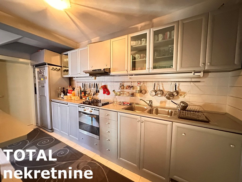 stanovi-4-po-centar-1064497-ze4dc Četvorosoban stan na prodaju, Centar, Novi Sad, 114m², 5. sprat, 300.000 €