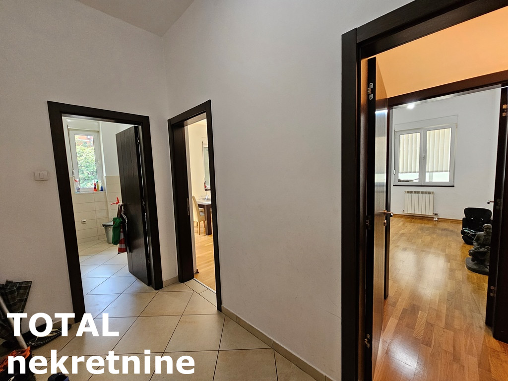 Četvorosoban stan na prodaju, Bulevar Oslobođenja, Novi Sad, 110m², 1. sprat, 320.000 €