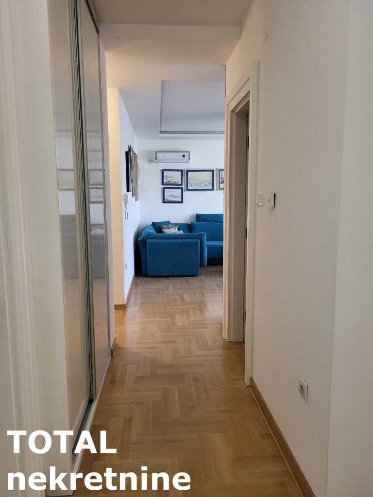Četvorosoban stan na prodaju, Centar, Novi Sad, 104m², 2. sprat, 380.000 €
