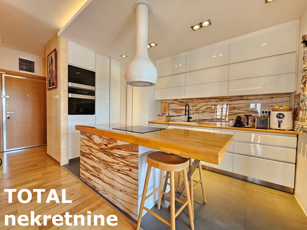 stanovi-4-re-centar-1063889-ayndm Četvorosoban stan na prodaju, Centar, Novi Sad, 132m², 4. sprat, 550.000 €